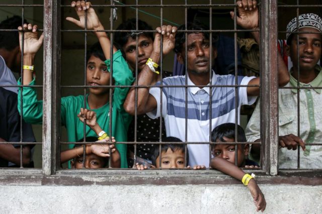 Sejumlah pengungsi Rohingya diduga menggunakan jasa penyelundup manusia untuk ke Aceh.