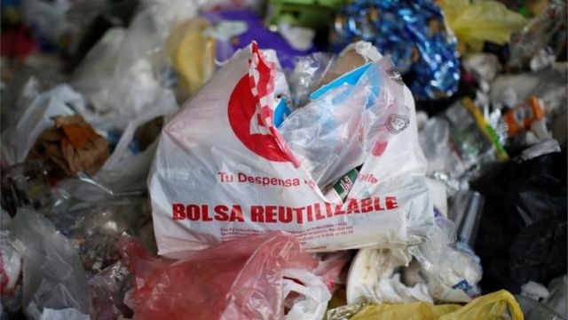 Loaded Democratic Party Spider Las razones por las que prohibir las bolsas de plástico "puede dañar el  medioambiente" - BBC News Mundo