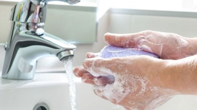 साबुन से हाथ धोना