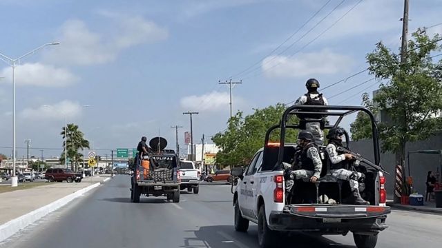 La guardia nacional de méxico patrulla tamaulipas en busca de los estadounidenses secuestrados.