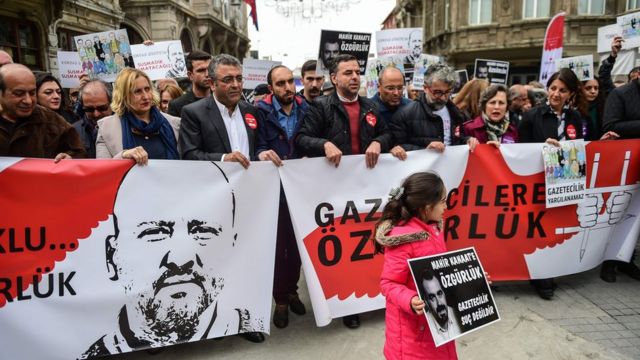 Tünel, gazetecilerin 100 adım gösterisi, 9 Nisan 2017