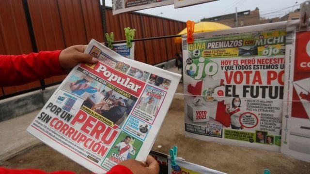 Prensa peruana en día de elecciones.