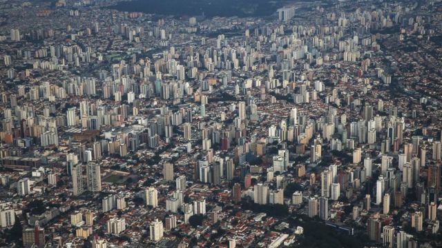 Vista aérea de São Paulo, que também escolhe prefeito neste domingo