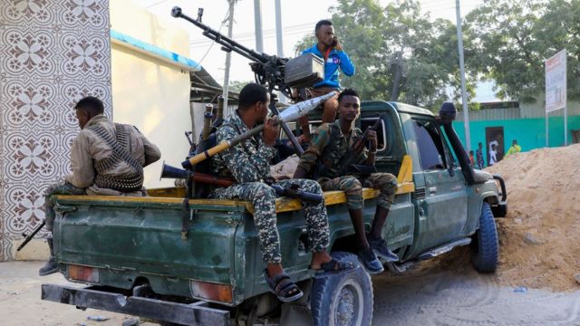 Somali'de görevden alınan Komutan Sadık 'John' Ömer'e bağlı birlikler de Mogadişu sokaklarındaydı.