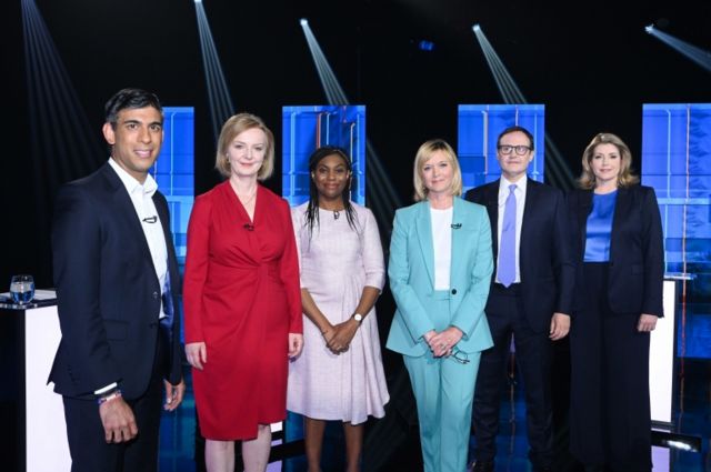 Muhafazakar Parti'nin lider adayları televizyondaki tartışma programında uygulayacakları programları anlatmak üzere bir araya geldi