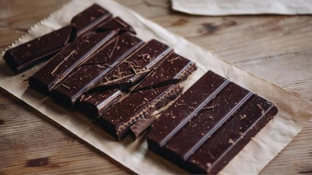 L'organisme de certaines personnes peut être allergique au chocolat noir.