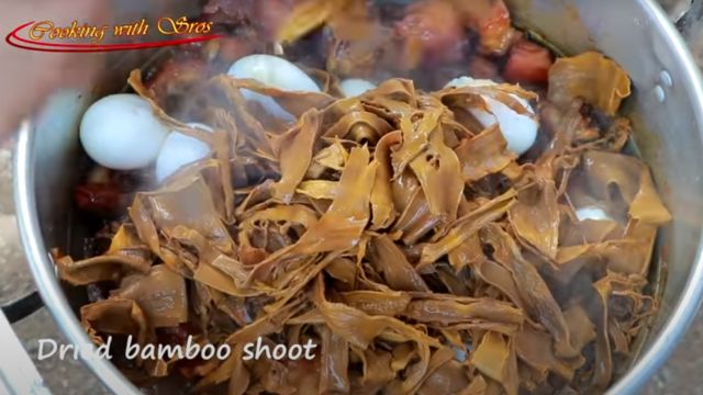 Screen grab from a YouTube video for a recipe with bamboo shoots.
