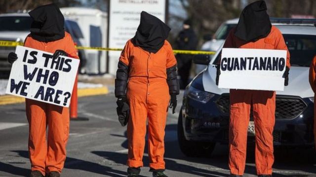 Protesto contra torturas em Guantánamo