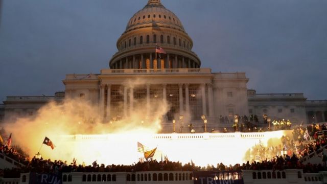 2021年1月特朗普總統的支持者衝擊美國首都華盛頓的國會大廈。