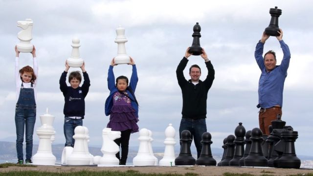 Garoto de nove anos ganha título de mestre de xadrez nos EUA - BBC News  Brasil