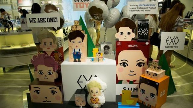 Objetos com rostos de ídolos K-pop
