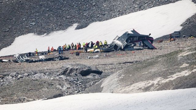 Suiza: 20 personas mueren tras estrellarse un viejo avión de la Segunda  Guerra Mundial en una montaña - BBC News Mundo