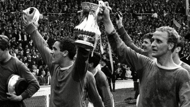 Alex Young yayin da Everton ta dauki kofin FA a 1966