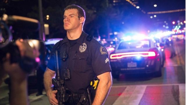 Un oficial de policía en Dallas