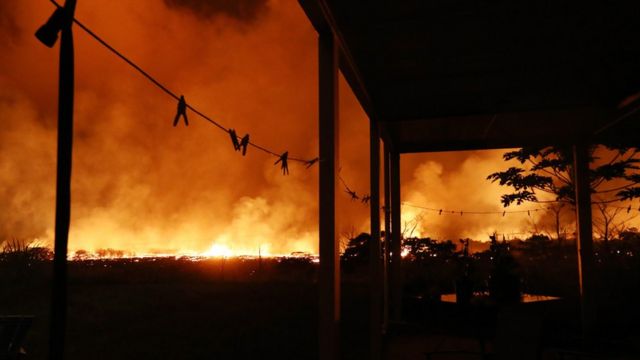 Las erupciones volcánicas con frecuencia obligan a la evacuación de los residentes de las localidades cercanas.