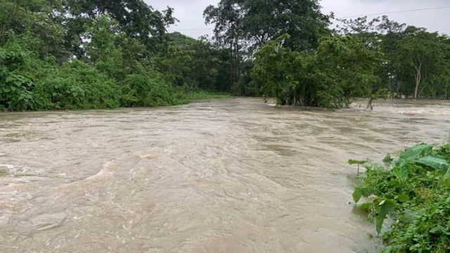 বন্যার পানিতে ডুবে গেছে উদিয়ানা গ্রামটি।