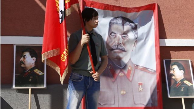 плакаты со Сталиным