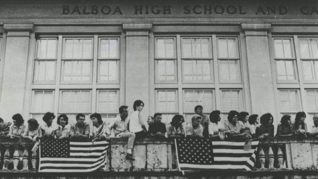 Estudiantes zoneítas de la Escuela Superior de Balboa se negaban a cumplir el acuerdo de izar las dos banderas.