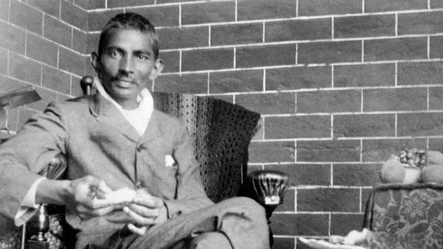 ஏன் காந்திக்கு எதிராக அணி திரள்கிறார்கள் மலாவி மக்கள்?