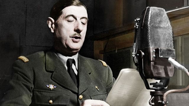 Charles de Gaulle en un estudio de la BBC en Londres, el 18 de junio de 1940.