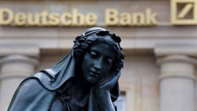 Estatua frente a Deutsche Bank