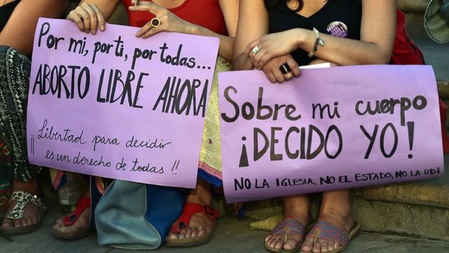 Manifestantes en Chile a favor del aborto.