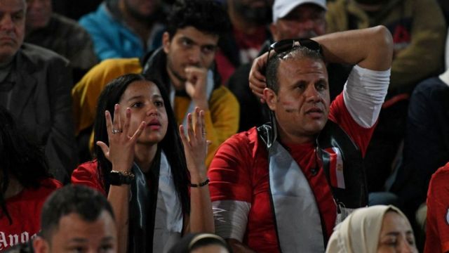 مشجعو مصر يشاهدون مباراة الإياب ضد السنغال في تصفيات أفريقيا لكأس العالم 2022