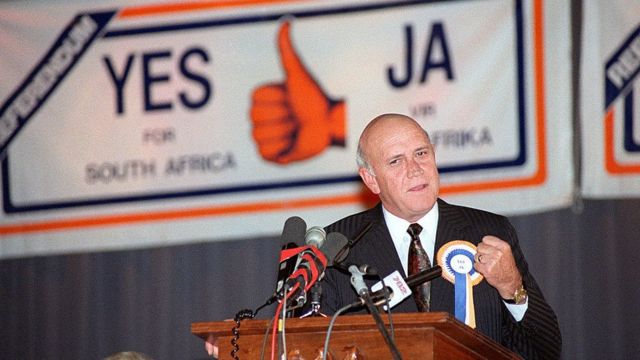 Souh African President Frederik Willem de Klerk clenches his fist as he addresses a packed hall of mostly students at the normal teachers' training college in Pretoria during his referendum rally, on March 13, 1992