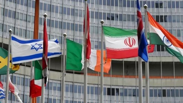 پرچم ایران در مقر آژآنس بین المللی انرژی اتمی در وین