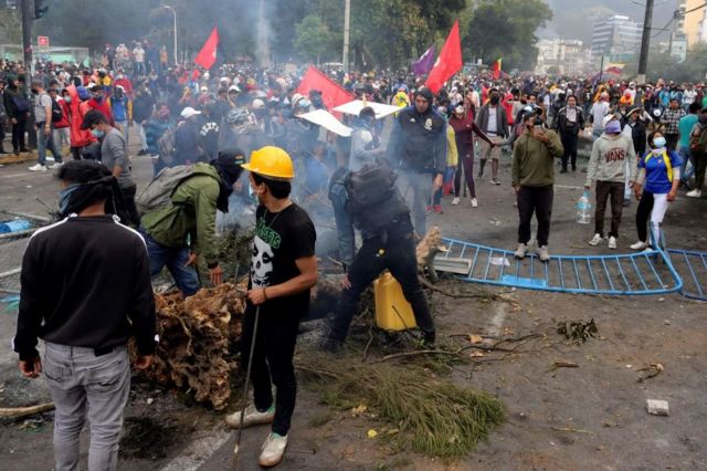 disturbios en quito, capital de ecuador.