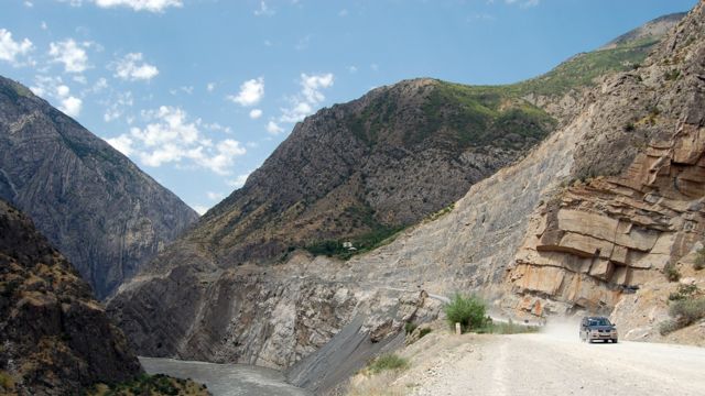 جاده منتهی به ولایت خودمختار کوهستان بدخشان تاجیکستان