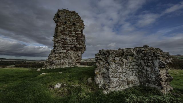 Руины башни в Скоттиш-Бордерз