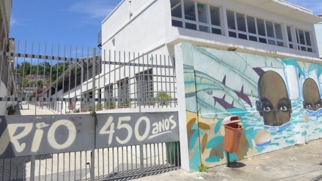 A Casa do Jongo, que atualmente se mantém fechada, com a pintura comemorativa dos 450 anos do Rio, da época de sua inauguração pelo prefeito Eduardo Paes em 2015