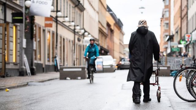 пожилая женщина в Стокгольме