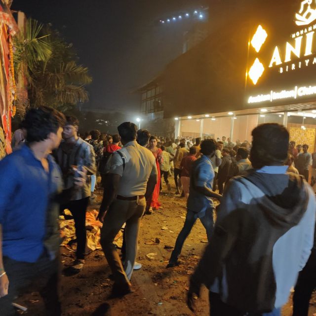 வாரிசு- துணிவு ரிலீஸ்: சென்னை ரோகிணி தியேட்டரில் அஜித்-விஜய் பேனர் கிழிப்பு