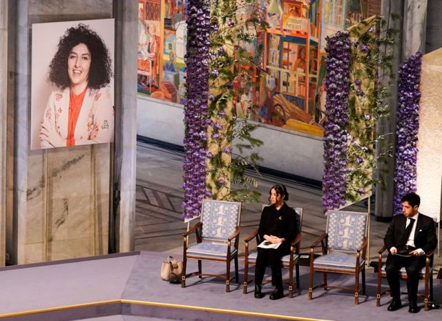 مراسم اهدای جایزه نوبل صلح به خانواده نرگس محمدی در حالی برگزار شد که او در زندان اوین در اعتصاب غذاست.