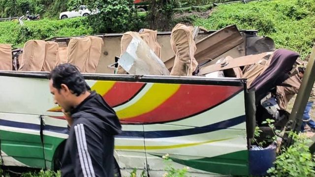 बस दुर्घटना