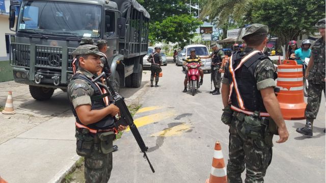 Militares fafzem monitoramento na fronteira do Brasil com a Colômbia