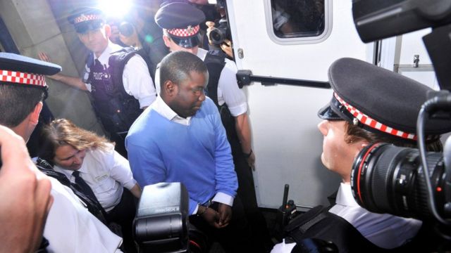 Kweku Adoboli es arrestado en la sede de UBS en Londres.