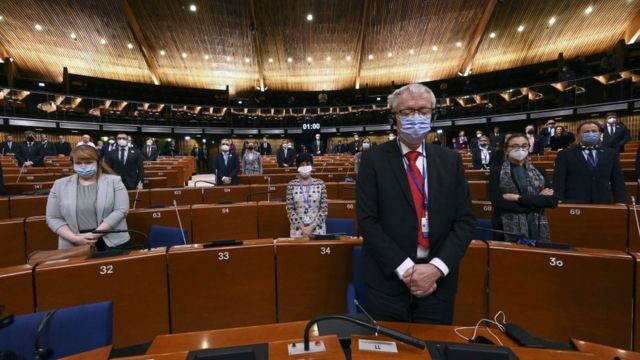 Делегаты Парламентской ассамблеи Совета Европы начали заседание в понедельник с минуты молчания по жертвам российской агрессии в Украине