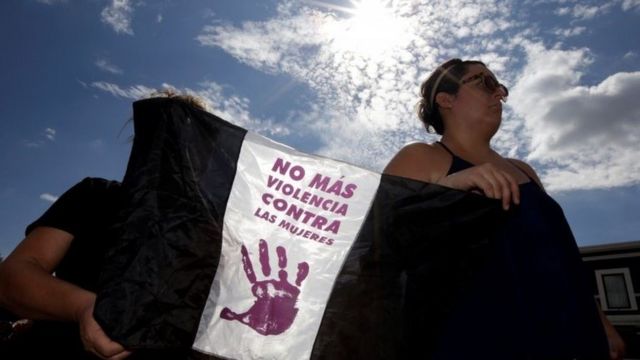 Women in Puebla protesting against the murder of women. The sign reads "No more violence against women ." (17/09/2017)