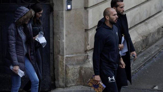 Tate mahkemeye elinde Kuran ile geldi