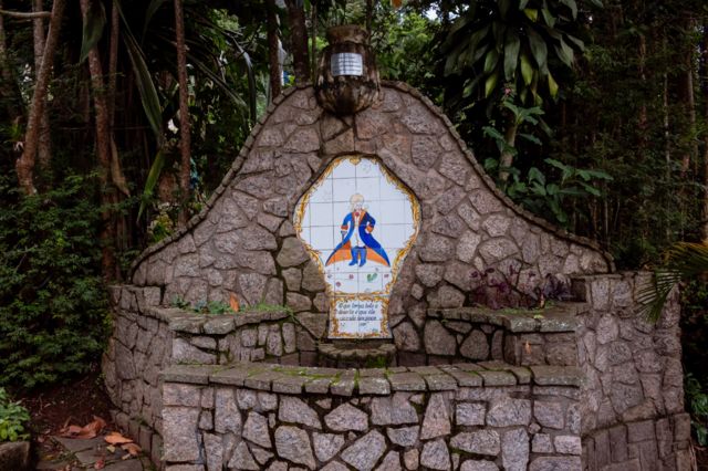 Fonte com imagem do Pequeno Príncipe em La Grand Vallée, em Itaipava