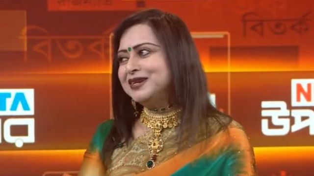 টিভি টকশোতে চিত্রনায়িকা অঞ্জনা সুলতানা