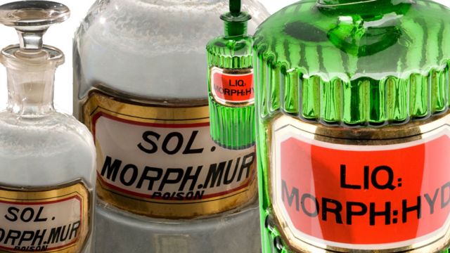 Botellas antiguas de morfina