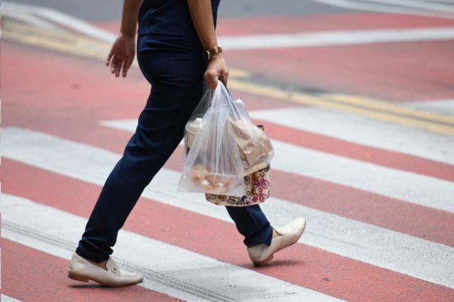 ในปัจจุบันผู้บริโภคมีทางเลือกมากมายในการบริโภคอาหารที่ทำให้ตัวเองอิ่มท้อง ทั้งอาหารสำเร็จรูปและอาหารพร้อมรับประทาน ในราคาที่ใกล้เคียงกัน