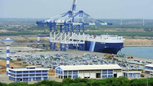 Sri Lanka đã phải bàn giao cảng Hambantota cho Trung Quốc để giúp trả nợ nước ngoài