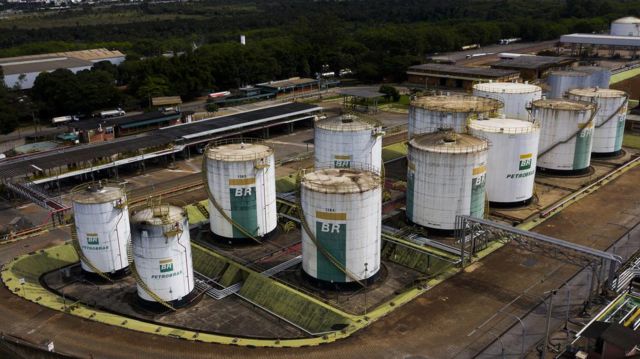 Tanques de combustível da Petrobras