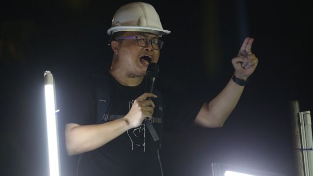 อานนท์ นำภา ปราศรัยที่หน้ารัฐสภา