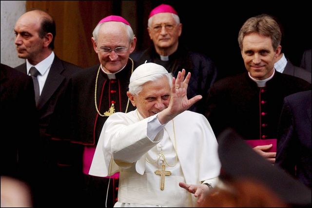 பெனடிக்ட் காலமானார்